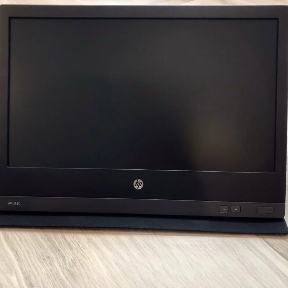 HP U160 15.6-inch Widescreen LED Backlit Monitor Portable Case & USB Y-Cable